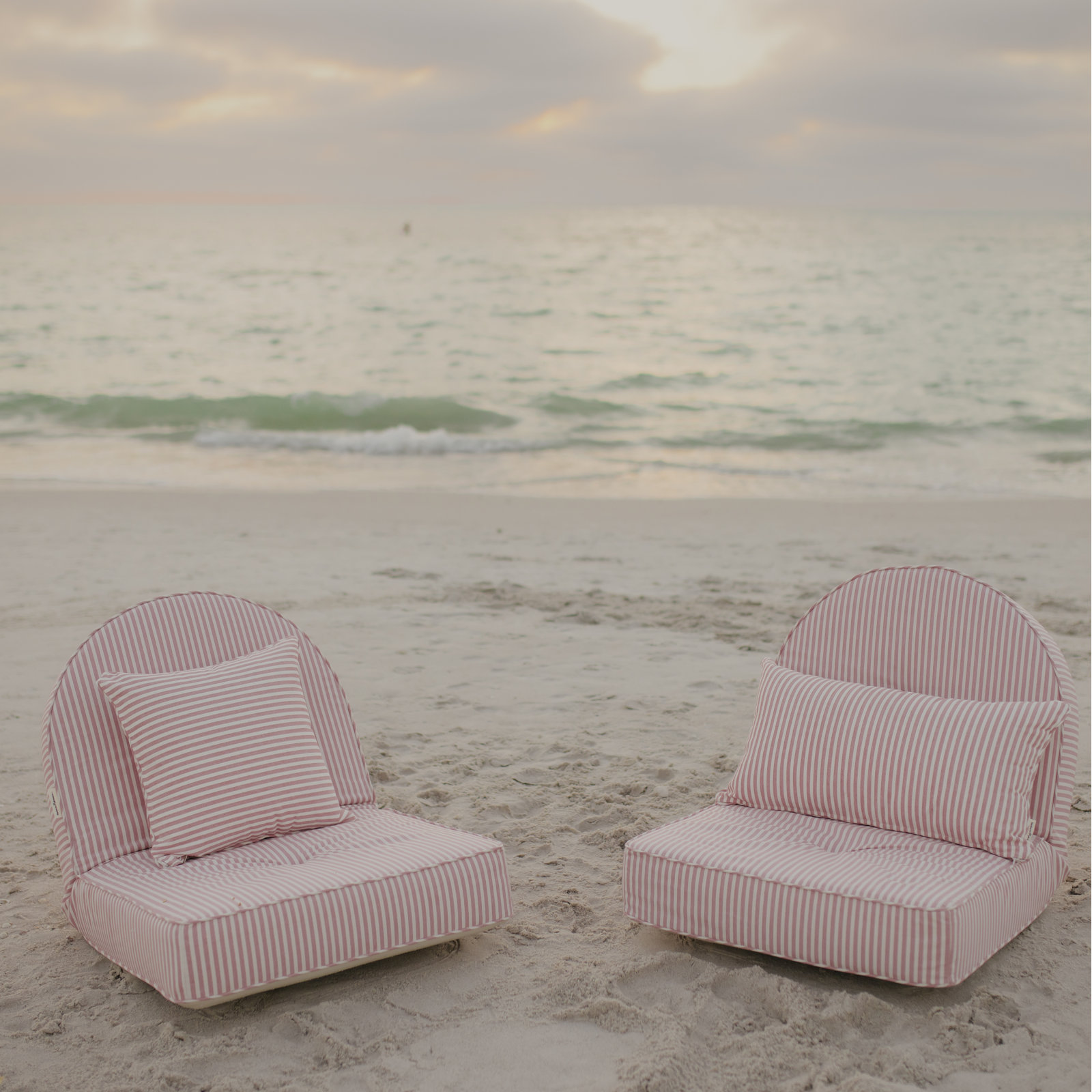 Laurens Reclining Pillow Lounger, Pink