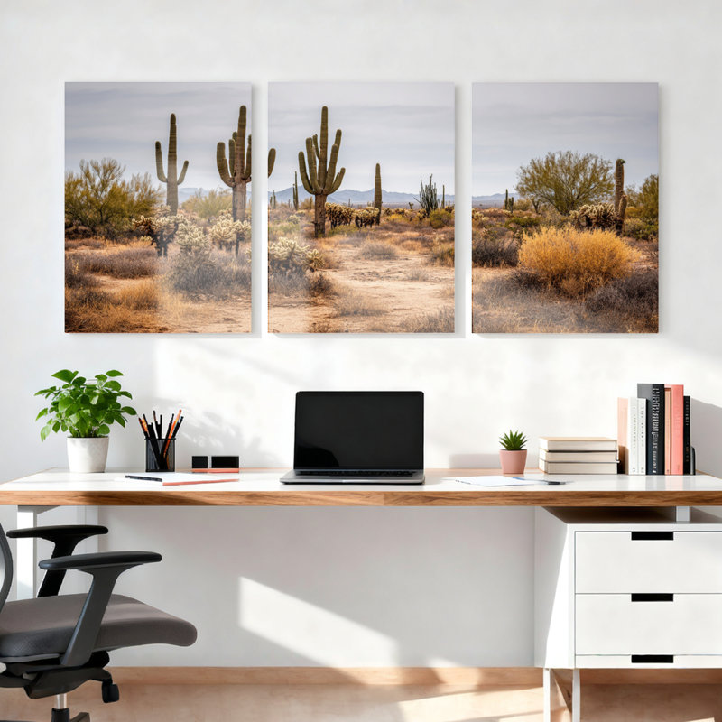 Ensemble de 3 tableaux sur toile représentant un paysage de cactus du désert, H 24 po x l 48 po