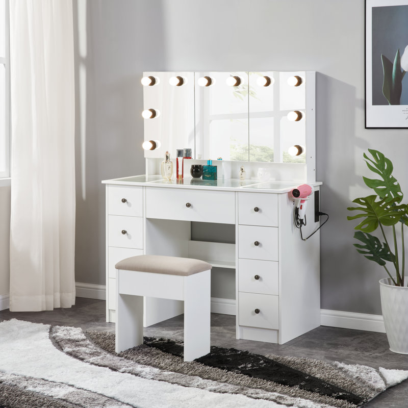 Avignon 9 drawer dressing table with lights