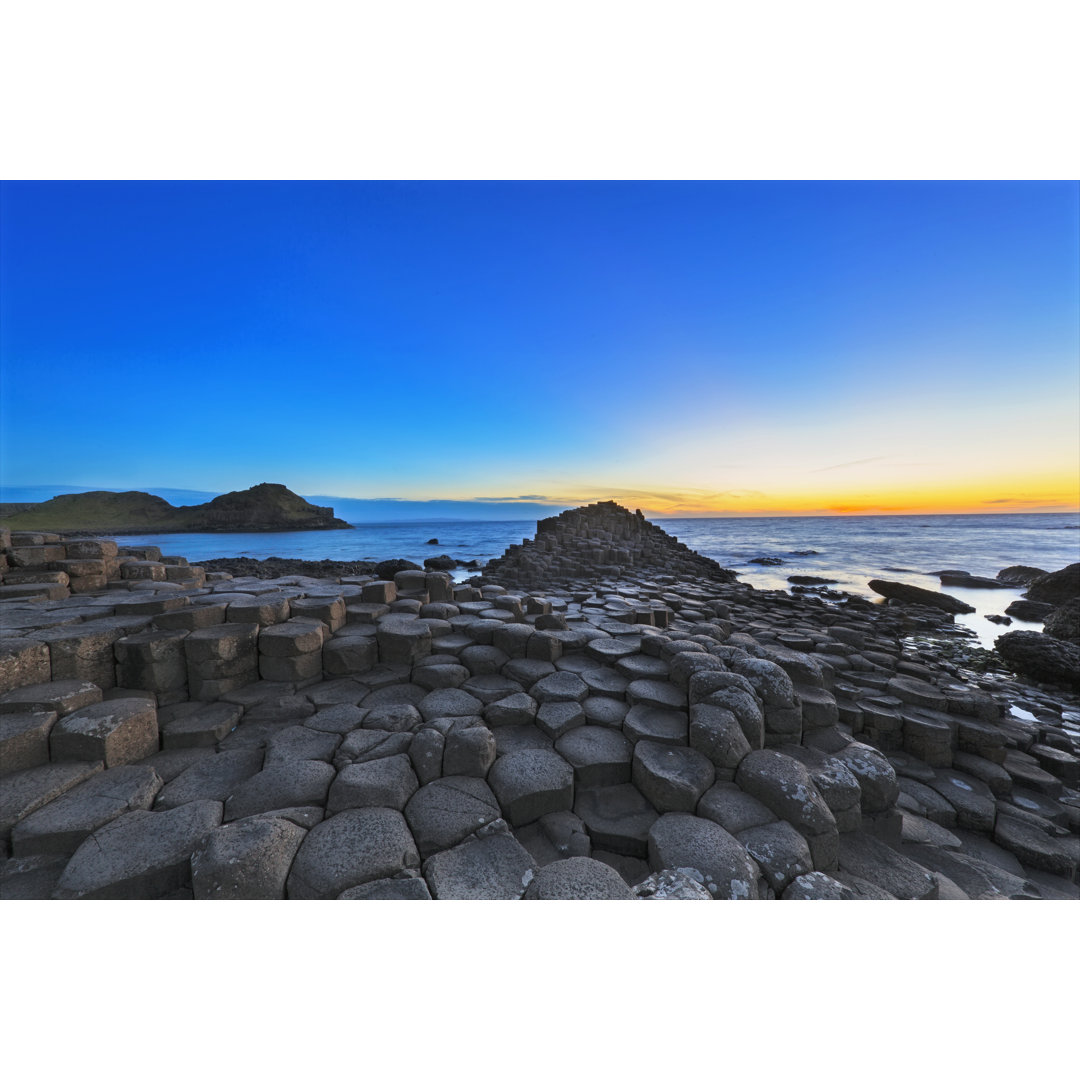 Sonnenuntergang am Giants Causeway - Leinwandbild