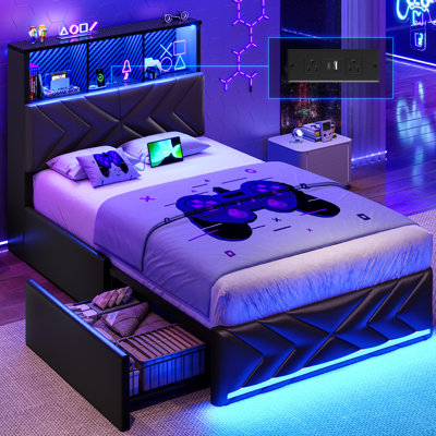 Lit simple avec 4 tiroirs, tête de lit de rangement et station de recharge, lit de jeu style sport électronique avec éclairage DEL RVB, cadre de lit plateforme recouvert de similicuir, tablette de rangement ouverte à 2 niveaux, noir