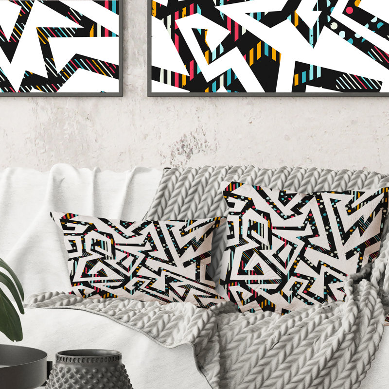 Coussin décoratif abstrait à motif géométrique noir sur fond blanc, 16 po x 16 po