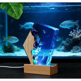 Lampe de chevet 6 pouces 7 couleurs en résine océanique changeante - fait à la main avec plongeur et requin baleine USB pour la décoration intérieure