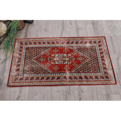 Tapis rouge classique en laine 21,7 x 37,8 po