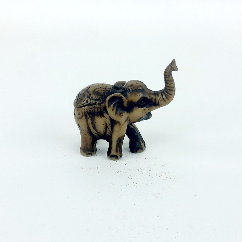 Figurine éléphant en résine