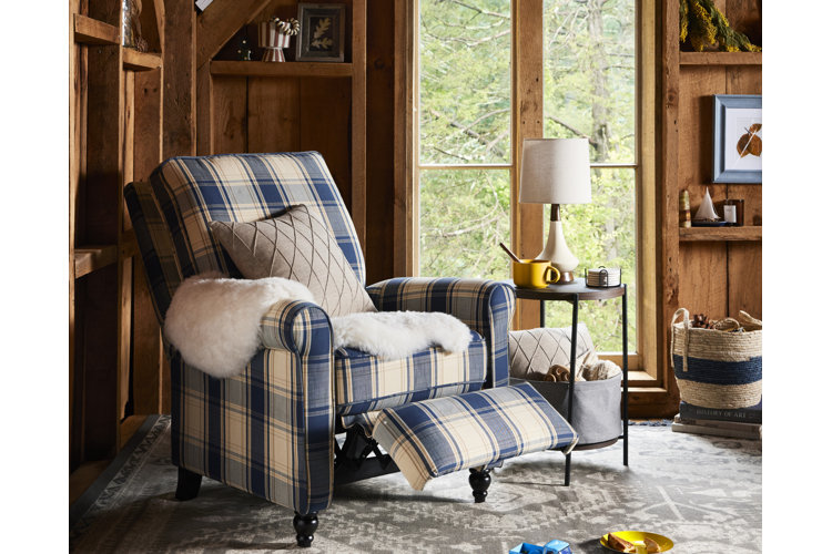 How to Make a Retro Living Room With Plaid Sofas: Stylish Tips