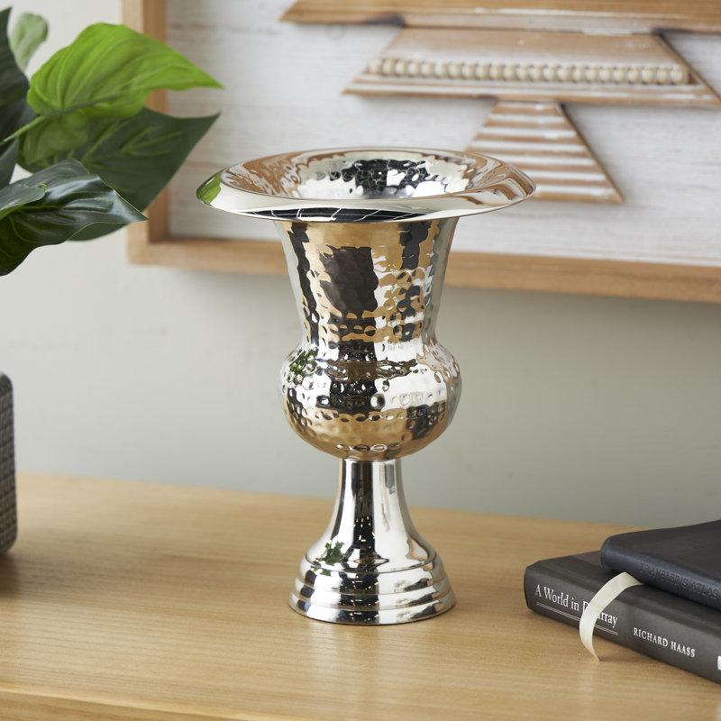Vase décoratif en métal martelé Jerrae, Argent, H 10,85 po x l 8,05 po x P 8,05 po