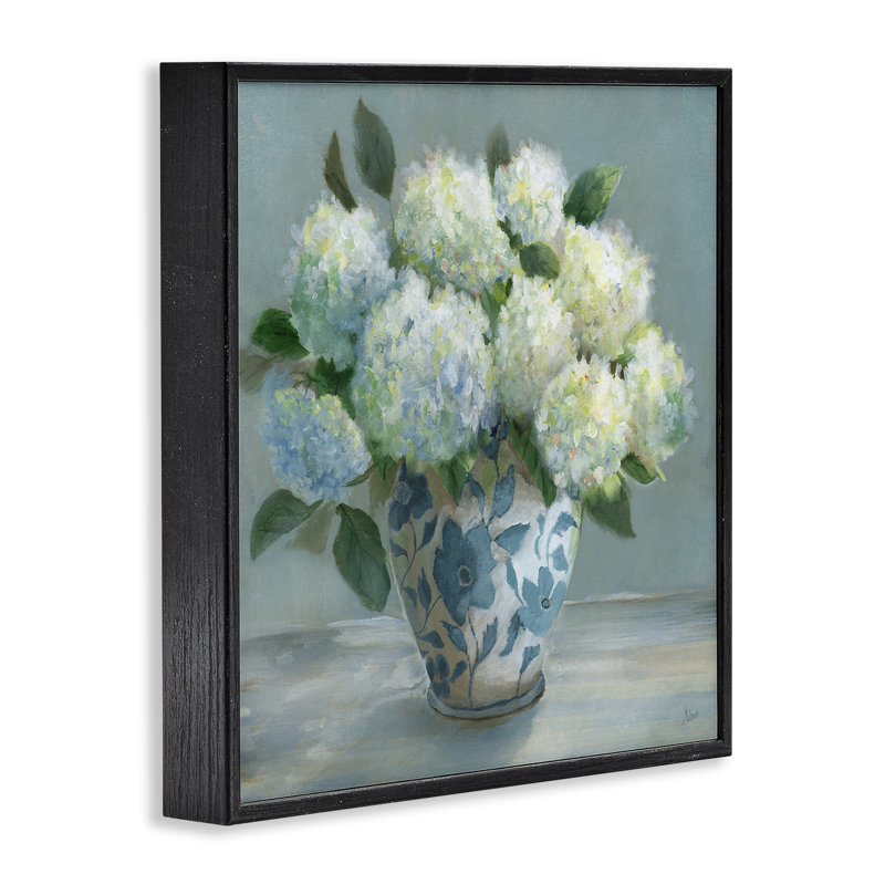 Hortensias dans un vase élégant, estampe numérique, design par Nan, H 17 po x l 17 po, Giclée noire de minuit encadrée