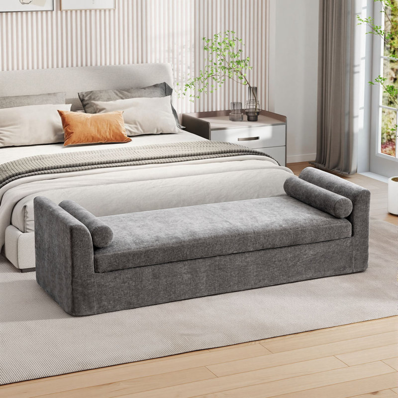 Banc rembourré à l'extrémité du lit, Gris