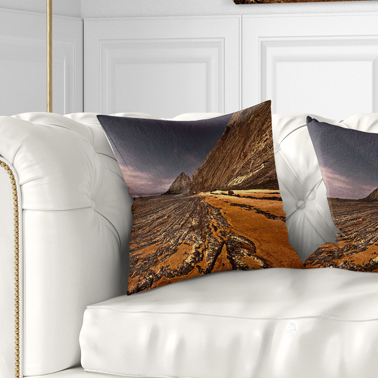 Housse et insert de coussin carré Rocky Coast Portugal Cityscape, 18 po x 18 po