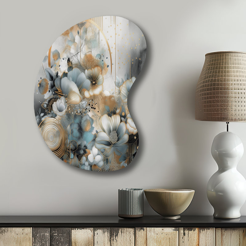 Décoration murale irrégulière en métal doré doré et fleur soyeuse II, H 31 po x l 22 po