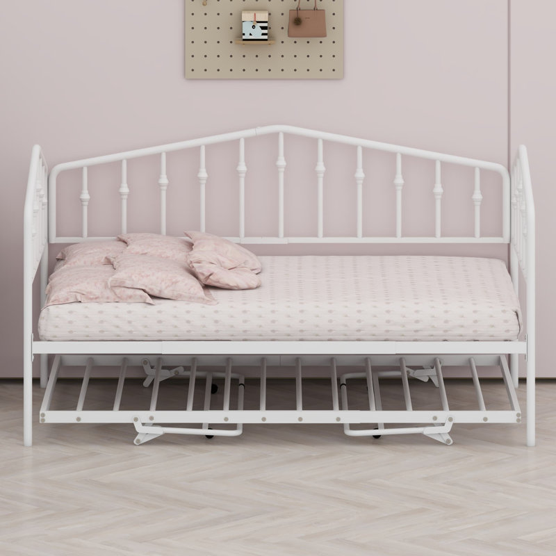 Lit de jour avec lit gigogne ajustable, double l'espace d'accueil des invités grâce à sa construction stable et durable.