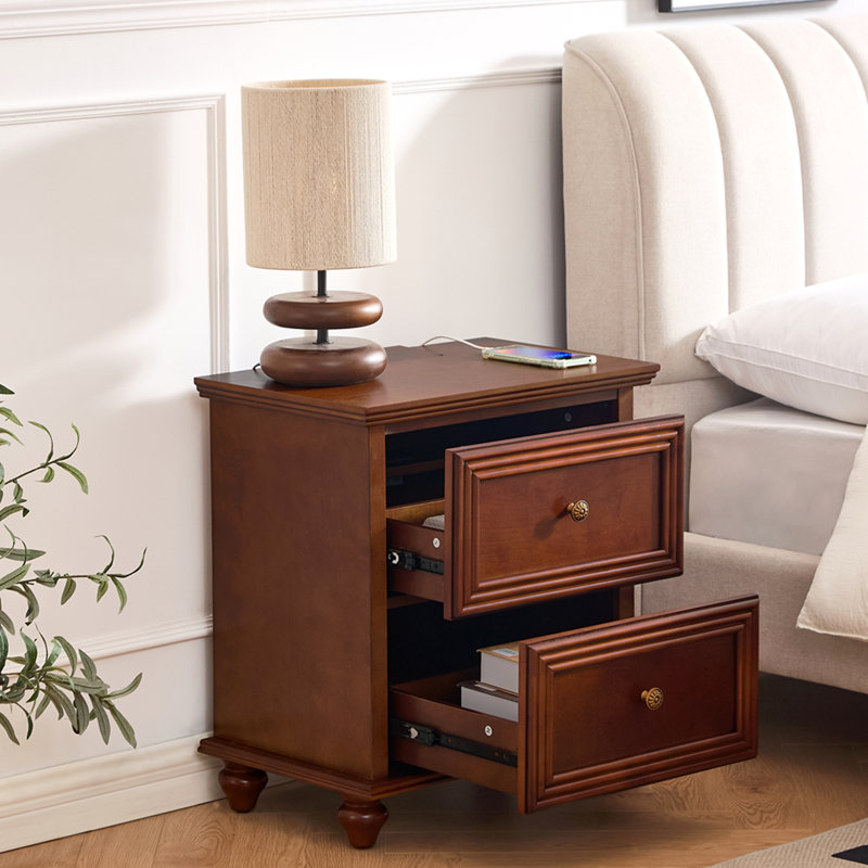 Table de chevet moderne de 22,9 po Riva avec station de charge, ports USB et tiroirs Riva, Noyer