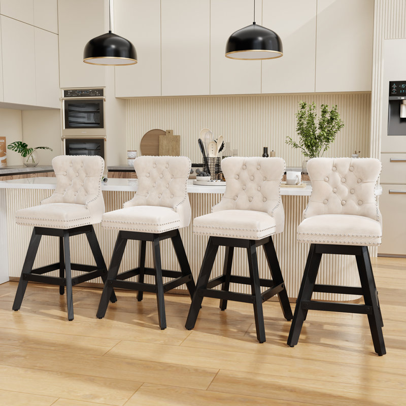 Ensemble de 2 tabourets de bar en bois touffeté et pivotant en velours, Beige