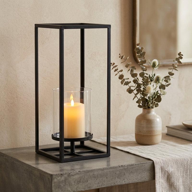 Grande lanterne carrée en métal doré Pembertale, Noir, H 15,75 po x l 6,5 po x P 6,5 po