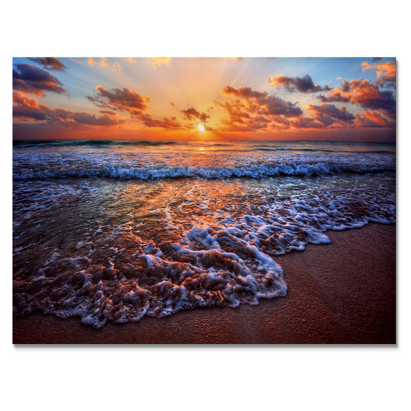 Placid Shore and Whimsical Clouds - Photographie sur toile, H 24 po x l 32 po, Toile tendue