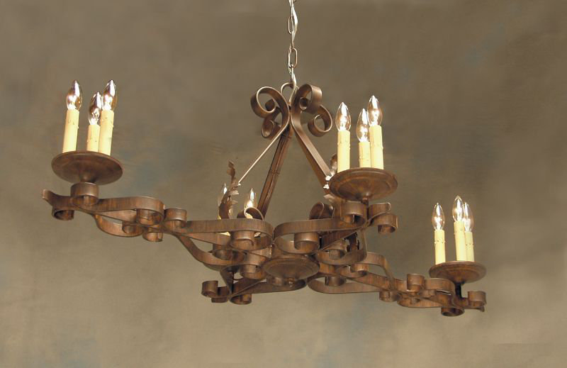 Lustre classique / traditionnel à 12 lumières de style bougie Elianna, Fer rustique, Pas d'ombre