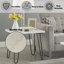 Table d'appoint carrée minimaliste moderne de 56 cm (22 po) aspect marbre avec pattes en métal pour salon