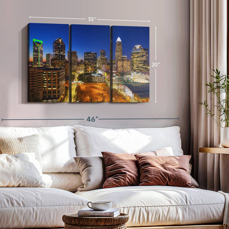 «Charlotte Night Skyline» sur toile, H 20 po x l 33 po x P 1,25 po