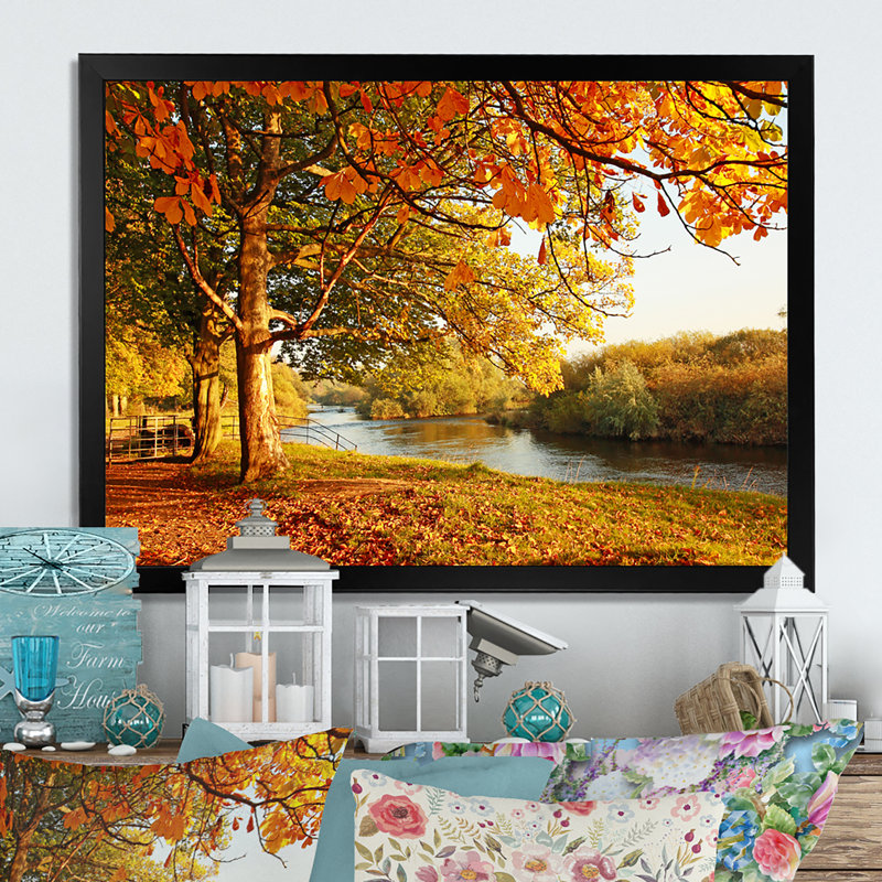 «Yellow Autumn Artistic Forest By The Lake II», reproduction sur toile, Cadre d'angle fermé noir, H 8 po x l 12 po x P 1 po