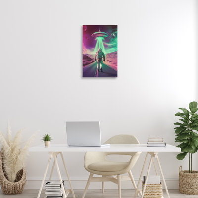 Astronaute marchant vers la toile UFO, design par Wumples
