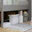 Structure de lit simple avec tête de lit avec support de rangement, deux tiroirs sous le lit, garde-corps à trois côtés pour plus de sécurité, gris-793544465