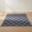 Tapis géométrique bleu et blanc