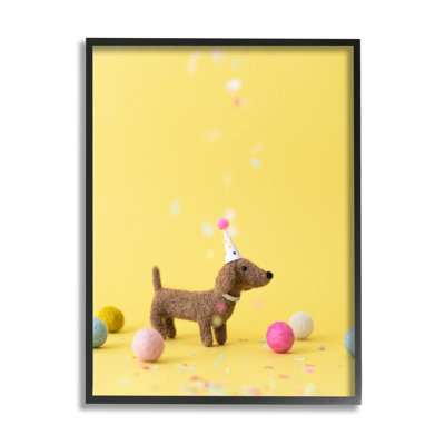 «Yellow Dachshund Party Hat Dog» par Sally Swatland - photographie