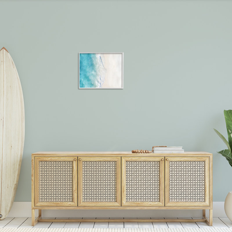 Vue aérienne de la plage Vivid, art de la giclée encadrée par Sissi et Seb, Giclée encadrée blanc bord de mer