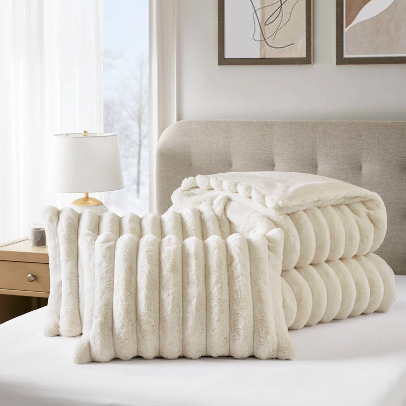 97f-f800-d30fe Bedding, King Comforter + 2 Pillowcases
