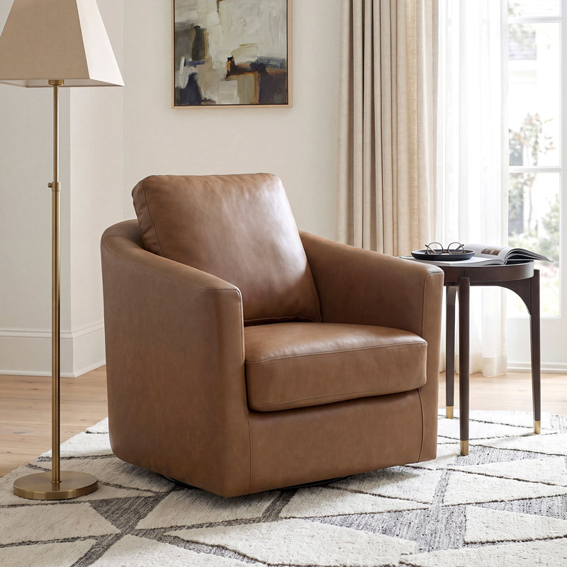 Fauteuil pivotant Vance 33 po moderne et contemporain en cuir pleine fleur assorti, avec base pivotante à 360 degrés, siège à ressorts ensachés et coussins amovibles à fermeture éclair.