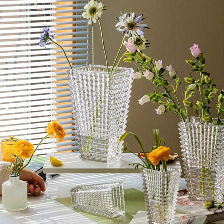 Vase en cristal, H 10,8 po x l 6,5 po x P 4,7 po