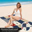 1 serviette de plage nautique en patchwork avec ancres, voiliers, boussoles, phares, étoiles, cordes, guingan et pois dans un motif bleu, blanc et brun clair. Grande microfibre, parfaite pour la piscine, les voyages, unisexe.
