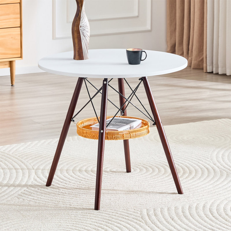 Table de salle à manger circulaire de 31,5 pouces de diamètre, plateau de table en panneau de fibres à densité moyenne blanc, pieds en bois massif de noyer, avec structure de panier de rangement suspendue. Une table basse décontractée pouvant accueillir de 2 à 4 personnes.
