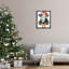 Cadre festif de vache festive dans un chapeau de Noël, design par Ashley Justice-384336044-384336045