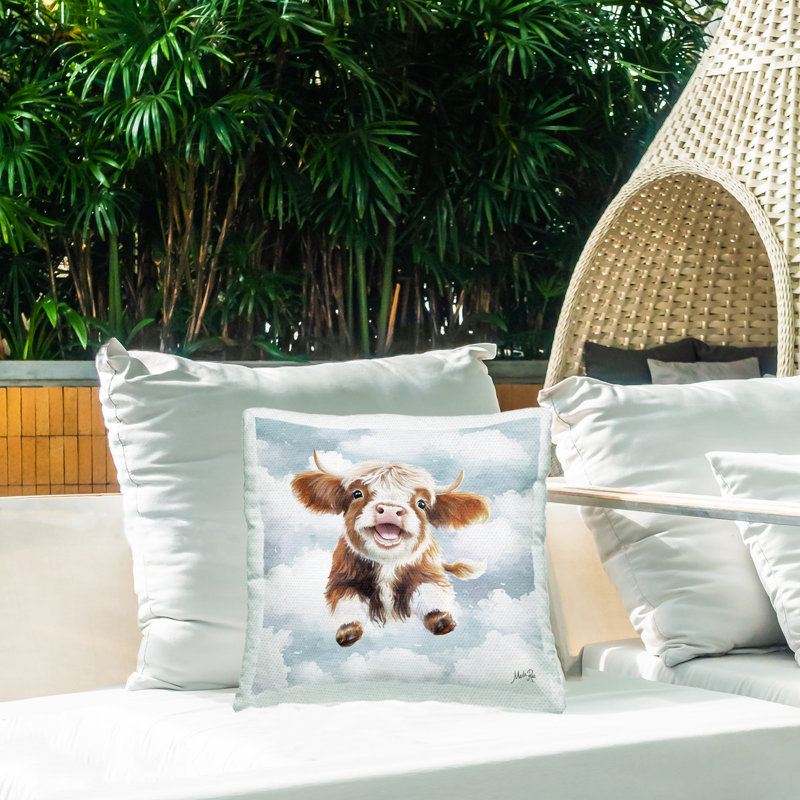 Coussin d'extérieur imprimé Happy Calf in Clouds, design par Marla Rae