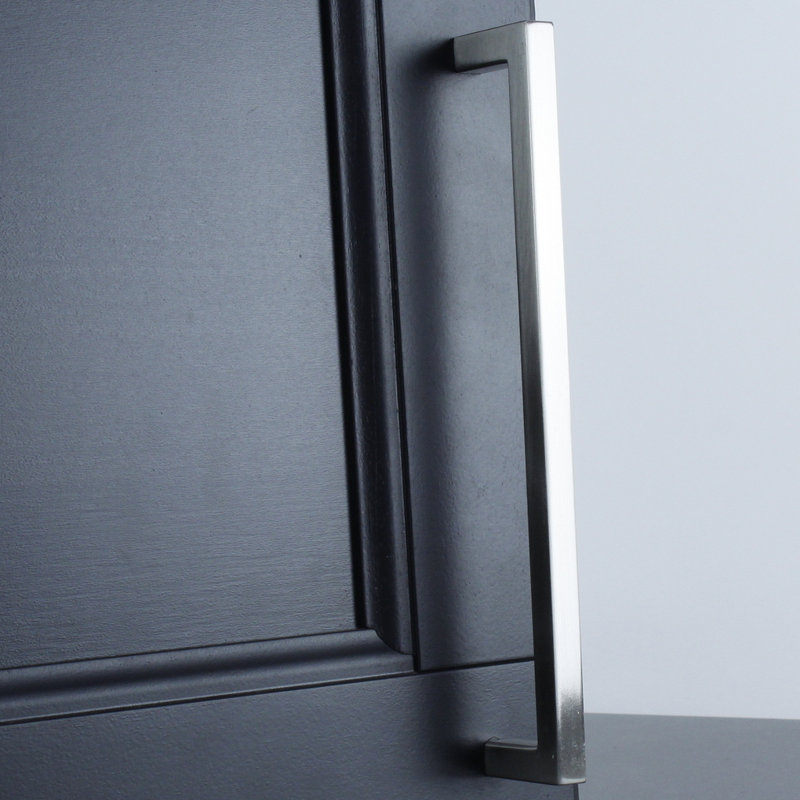 Poignée barre carrée 7 9/16" centré Kai, Nickel satiné