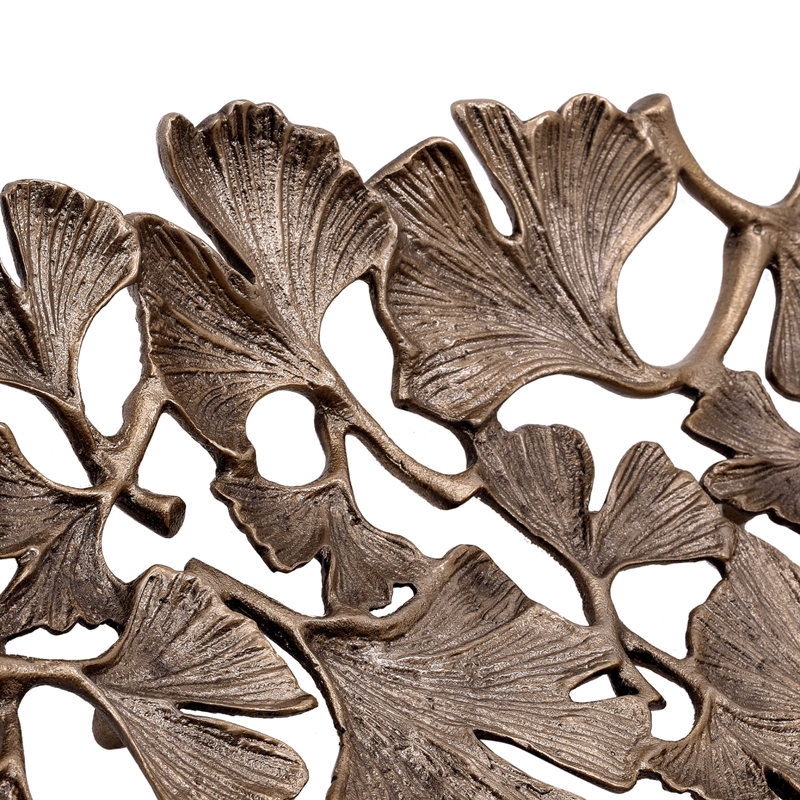 Plateau en aluminium Loon Peak® avec feuilles de ginkgo finition laiton antique pour la décoration et le service de Noël