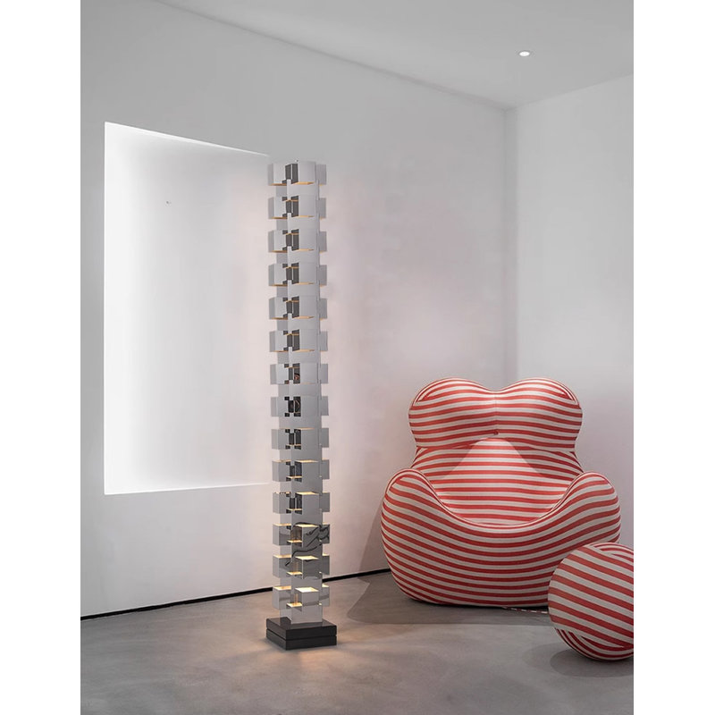 Lampe sur pied à cubes verticale empilée en métal