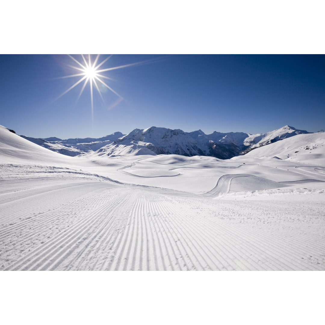 Ski Trail von Benedek - Druck auf Leinwand ohne Rahmen