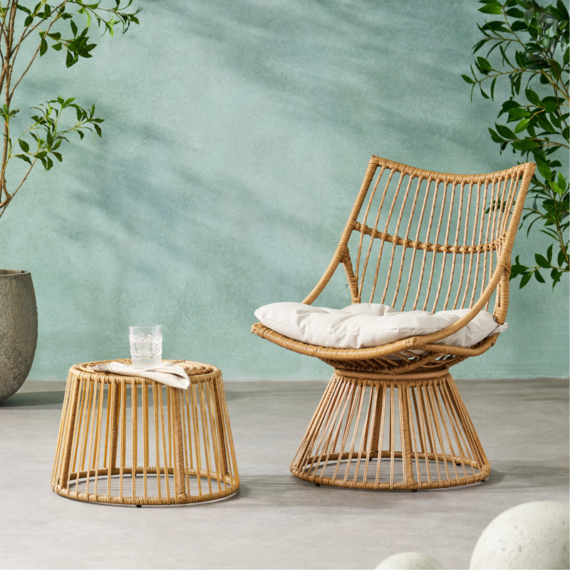 Charmant fauteuil en faux rotin et table d'appoint pour la détente