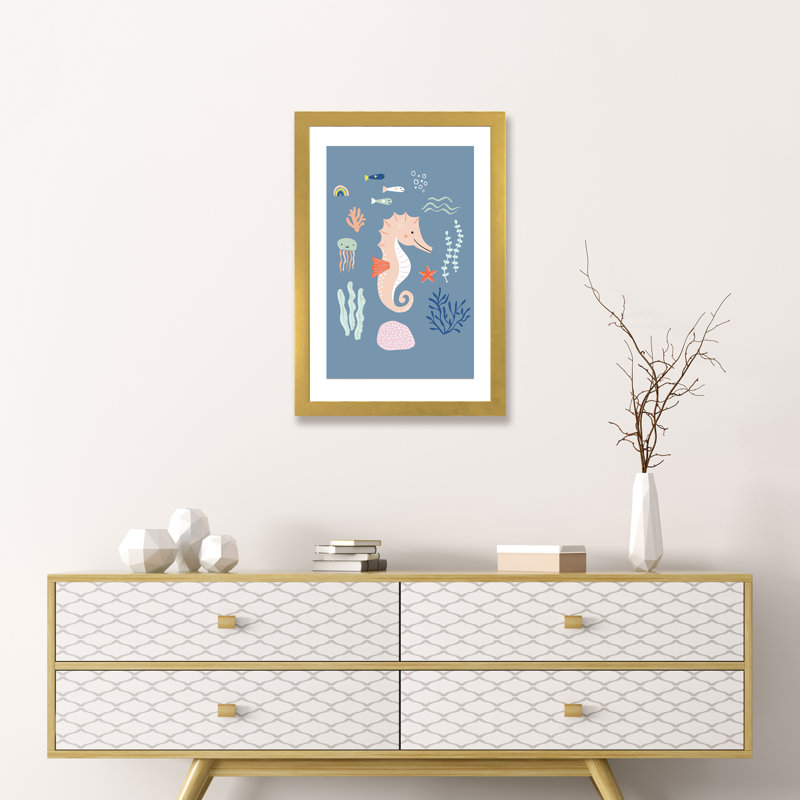 «Under the Sea IV» par Caroline Alfreds - impression d'art graphique, H 24 po x l 16 po x P 1 po, Papier encadré doré, Blanc