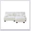 Luxueux canapé en chenille pour le salon avec plusieurs coussins et repose-pieds convertible, pour plus de confort et de style.-94755408