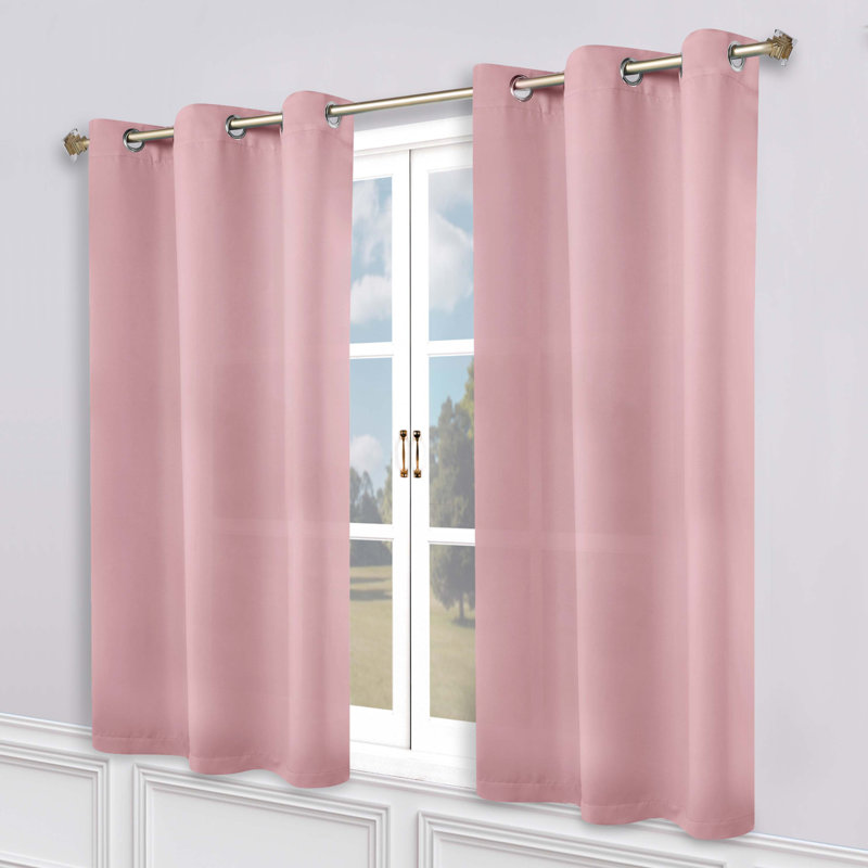 Paire de rideaux obscurcissant avec œillets Millendon, L 42 po x L 63 po, Craie mauve