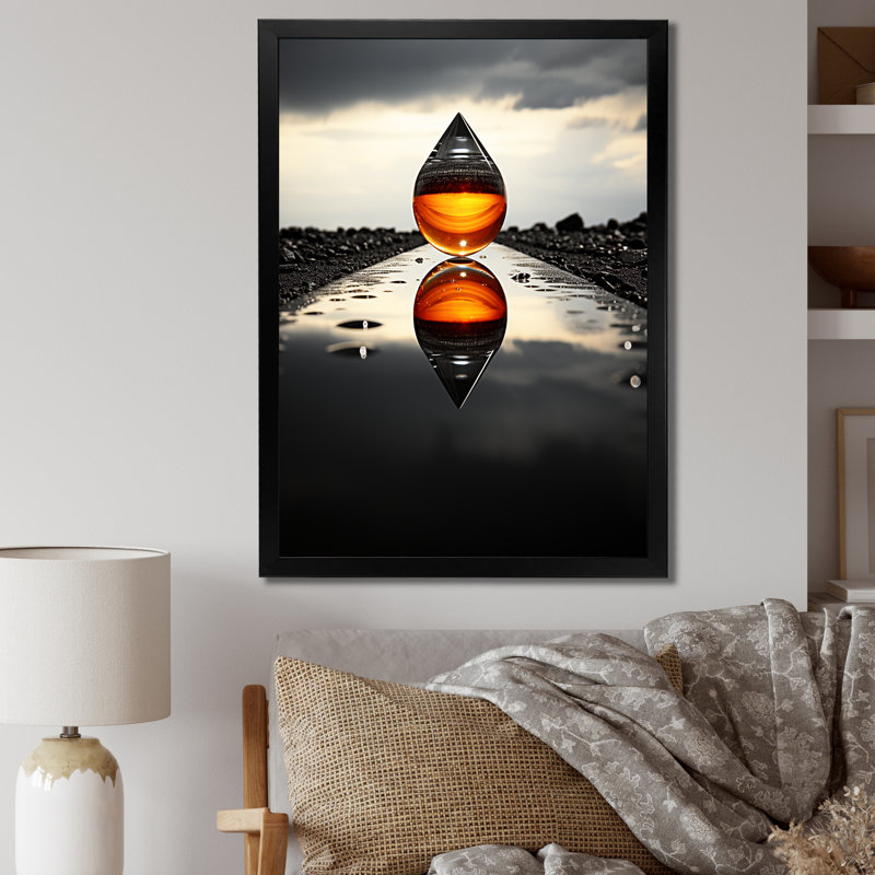 Drop Reflection With Monochromatic Landscape - Abstract Wall Decor, Cadre photo noir, H 20 po x l 12 po x P 1 po