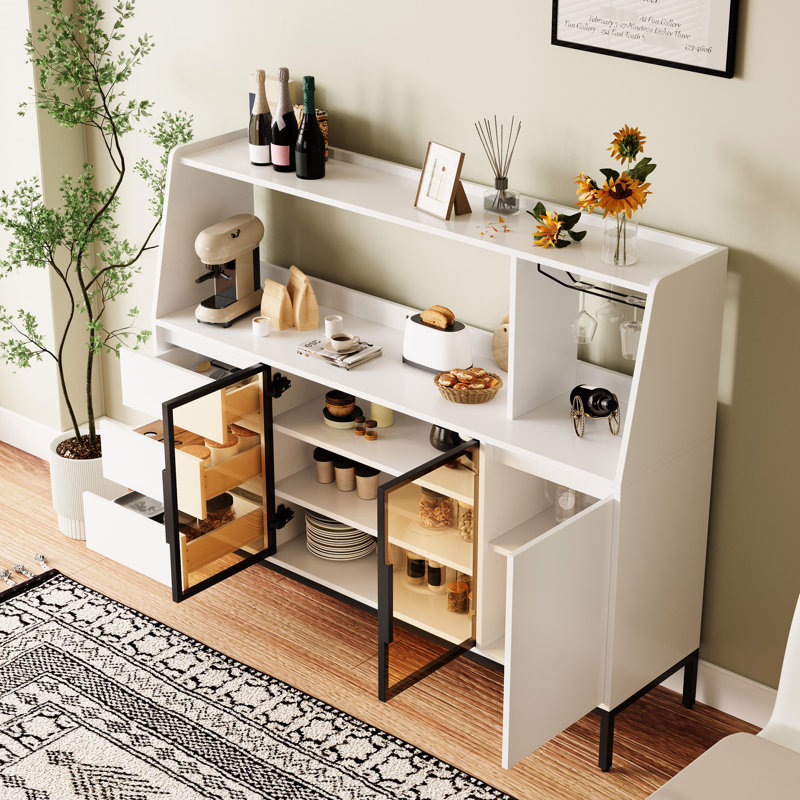 Buffet en bois blanc au design unique avec 3 tiroirs, une porte en verre et un porte-gobelet pour la décoration de la cuisine