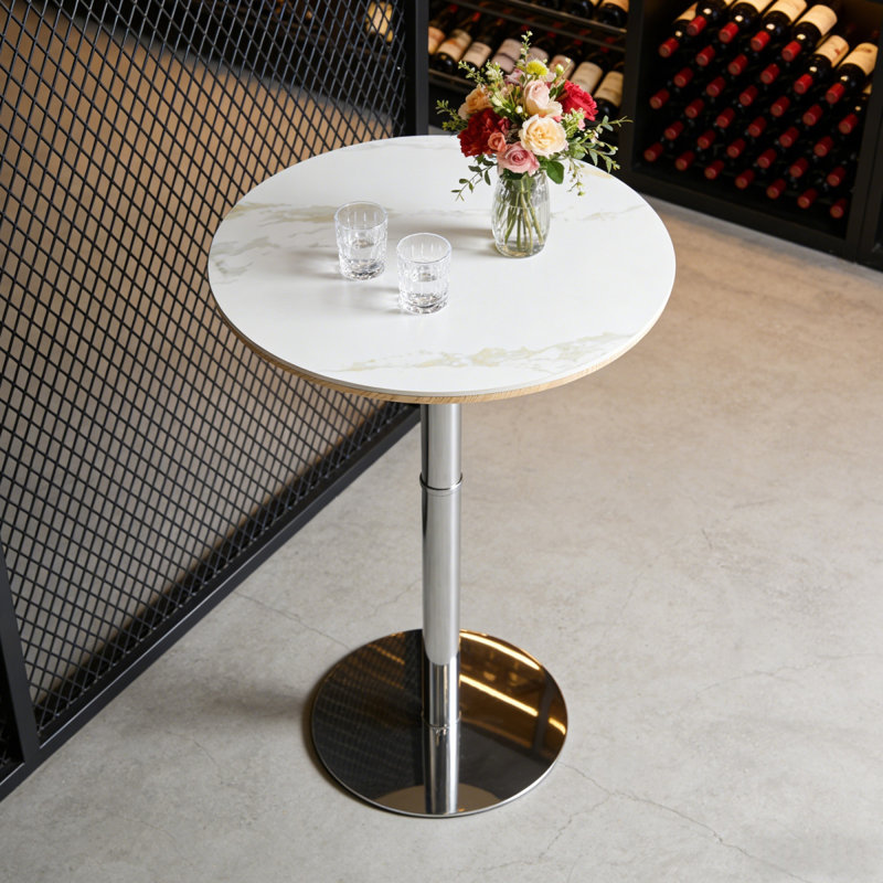 Ensemble de bar à hauteur réglable, table de pub ronde en marbre blanc avec pieds chromés et 2 tabourets de bar en cuir de polyuréthane rembourré blanc avec fonction pivotante, ensemble bistro pour petits espaces