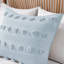 Édredon bleu pour lit double / grand avec 2 taies décoratives, conception artistique dans des taies décoratives en tissu-118755953-118755954