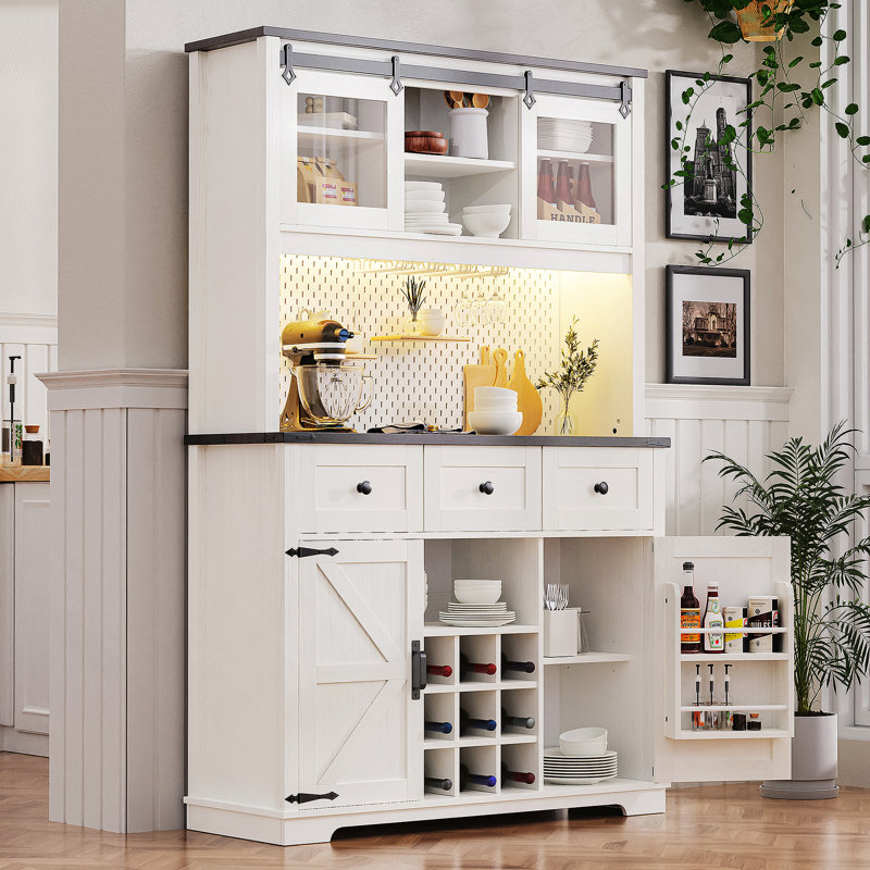 Garde-manger avec tablettes, portes et tiroirs