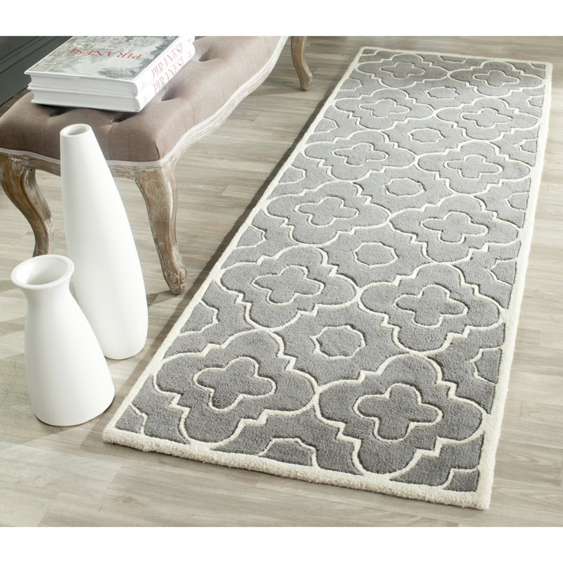 Tapis gris foncé / ivoire en laine touffeté à la main Carolene, Tapis de couloir 2 pi 3 po x 7 pi